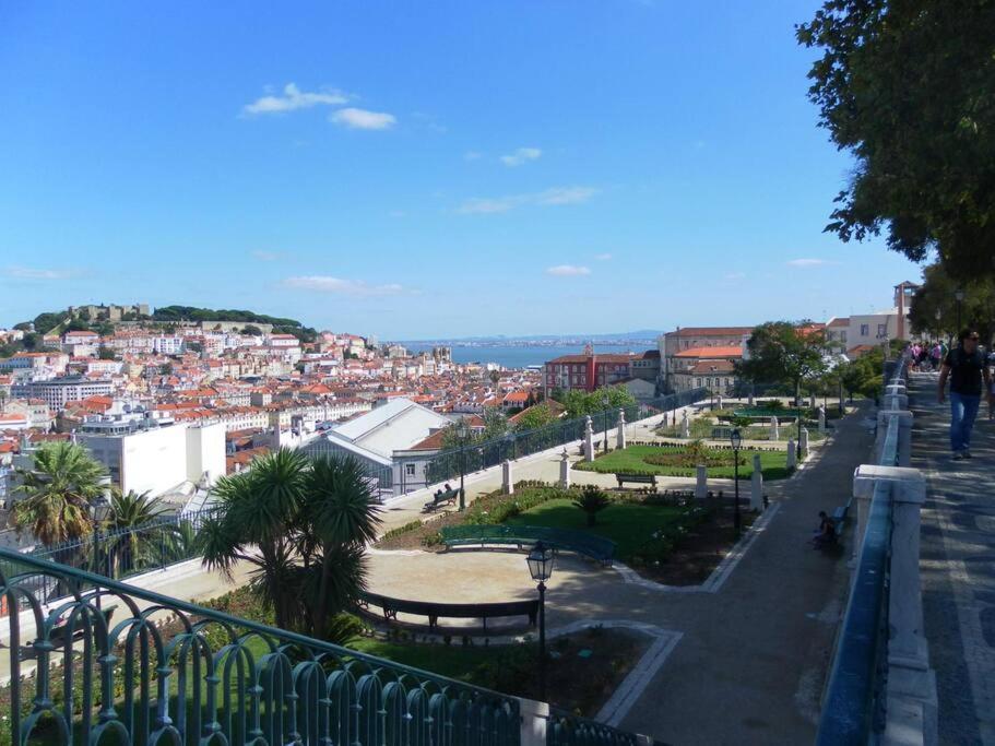 C3 Bairro Alto Cozy Romantic Loft In 18Th Century Building Лиссабон Экстерьер фото