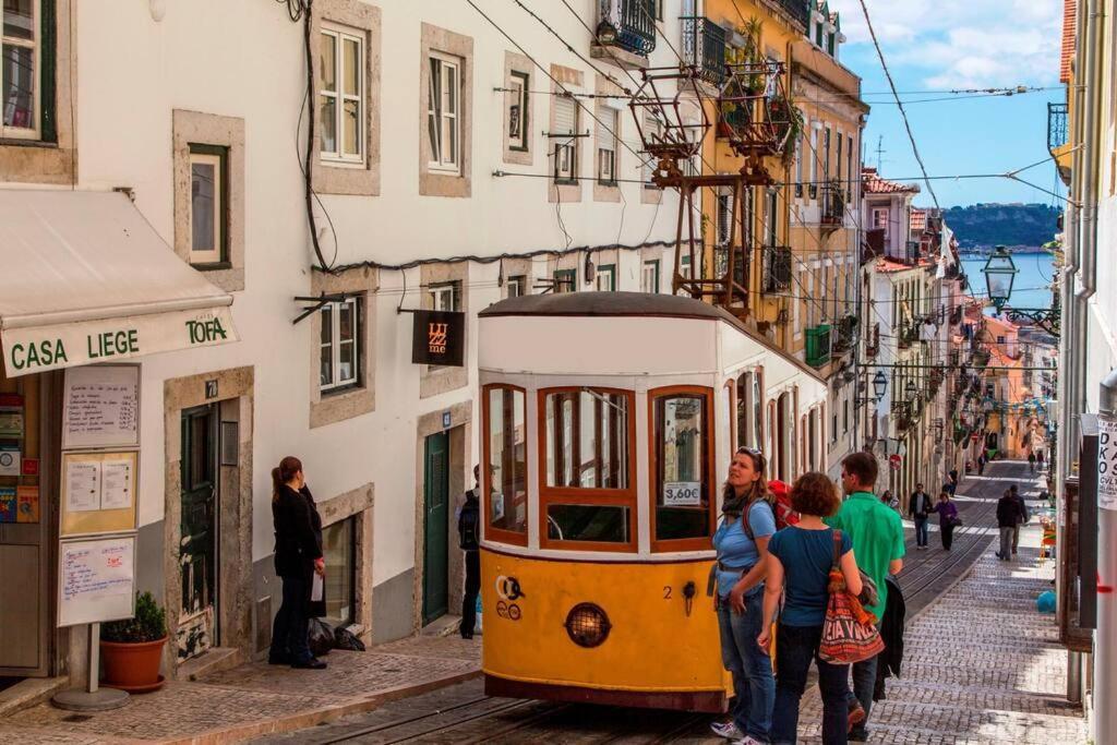 C3 Bairro Alto Cozy Romantic Loft In 18Th Century Building Лиссабон Экстерьер фото